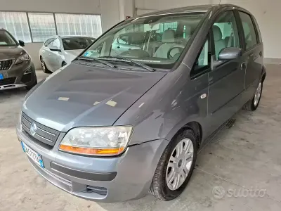 Usata Fiat Idea Active 95 CV (69 kW) 2004 Grigio Monovolume