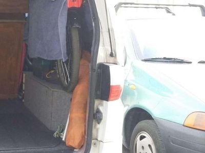 Begagnad Hyundai H-1 80 HK (58 kW) 2006 Vit Minibuss