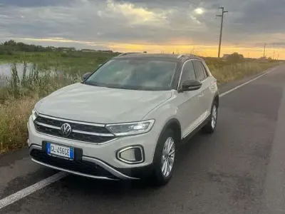 Begagnad VW T-Roc Style 110 HK (80 kW) 2023 SUV