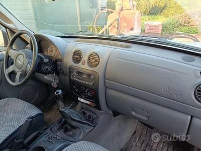 Occasion Jeep Cherokee 163 ch (119 kW) 2006 SUV