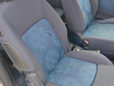 Usata Peugeot 1007 70 CV (51 kW) 2008 Grigio Monovolume