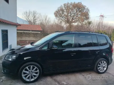 Usata VW Touran 105 CV (77 kW) 2014 Nero Monovolume
