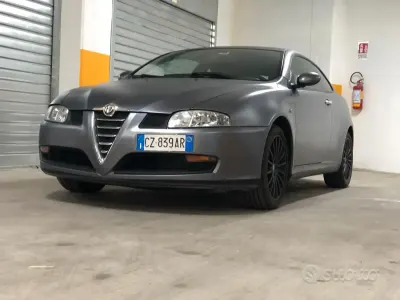 Usata Alfa Romeo GT Distinctive 140 CV (102 kW) 2005 Grigio Coupé
