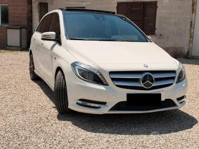 Usata Mercedes B200 Premium 136 CV (100 kW) 2012 Bianco Utilitaria