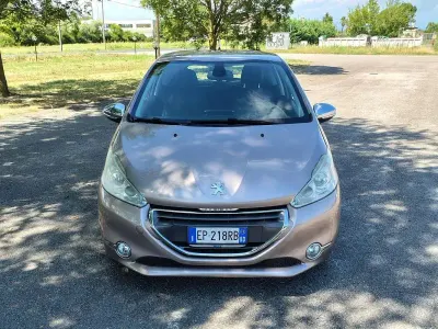 Usata Peugeot 208 Active 95 CV (69 kW) 2013 Grigio Utilitaria