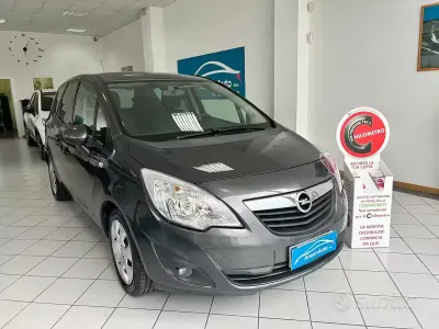 Usado Opel Meriva 120 CV (88 kW) 2013 Gris Monovolumen