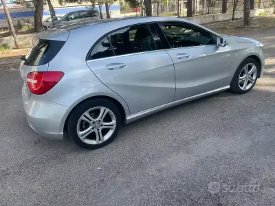 Usata Mercedes A180 109 CV (80 kW) 2016 Grigio Berlina