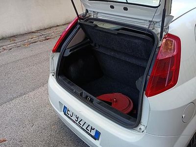 Usata Fiat Punto 73 CV (53 kW) 2011 Bianco Utilitaria
