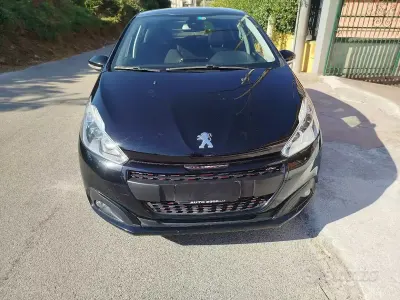 Usata Peugeot 208 GT-line 101 CV (74 kW) 2019 Nero Utilitaria