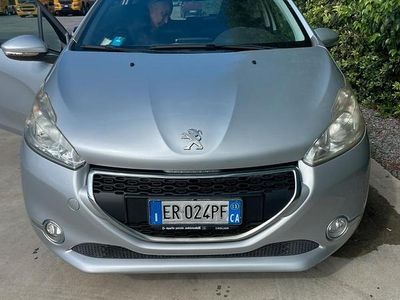 Grigio Usata 2013 Peugeot 208 Utilitaria | 4800 €