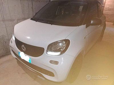 Begagnad Smart ForFour 2016 Vit Halvkombi