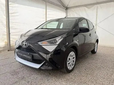 Usata Toyota Aygo X-play 72 CV (52 kW) 2021 Nero Utilitaria
