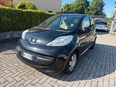 Usata Peugeot 107 68 CV (50 kW) 2008 Nero Utilitaria