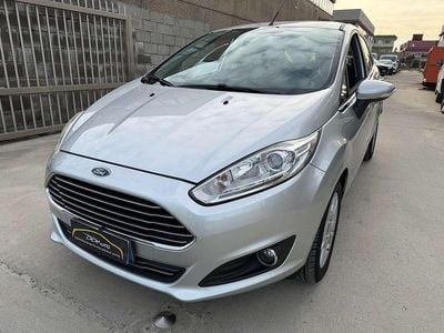 Usata Ford Fiesta 95 CV (69 kW) 2016 Argento Berlina
