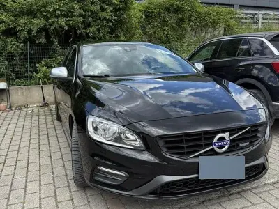 Usata Volvo V60 R-Design 136 CV (100 kW) 2014 Nero Station wagon