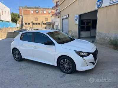 Usata Peugeot 208 Active 102 CV (75 kW) 2022 Bianco Utilitaria