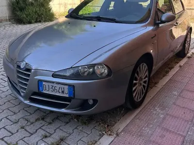 Usata Alfa Romeo 147 120 CV (88 kW) 2007 Giallo Utilitaria