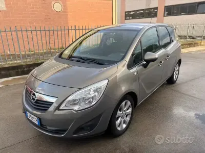 Usata Opel Meriva Cosmo 101 CV (74 kW) 2011 Grigio Monovolume