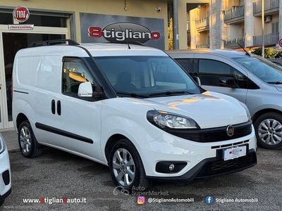 Usata Fiat Doblò Lounge 105 CV (77 kW) 2023 Bianco Monovolume
