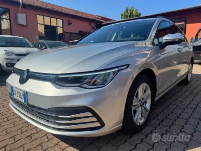 Usata VW Golf VIII Life 131 CV (96 kW) 2023 Grigio Station wagon