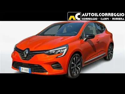 Usata Renault Clio V Techno 101 CV (74 kW) 2023 Arancio Berlina