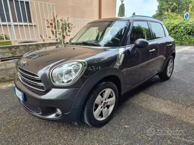 Käytetty Mini Countryman 111 HP (81 kW) 2016 Vihreä Katumaasturi