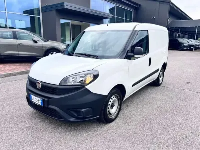 Usata Fiat Doblò Business 90 CV (66 kW) 2022 Bianco Monovolume