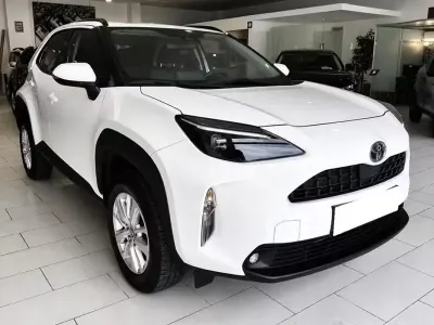 Usata Toyota Yaris Cross Lounge 92 CV (67 kW) 2023 Bianco SUV