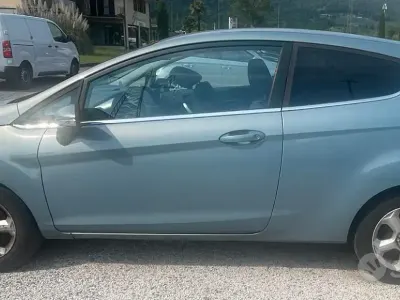 Usata Ford Fiesta Titanium 97 CV (71 kW) 2010 Grigio Berlina