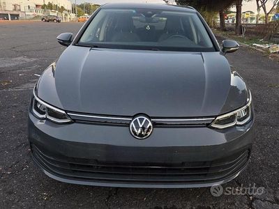 Usata VW Golf VIII Life 150 CV (110 kW) 2020 Grigio Berlina