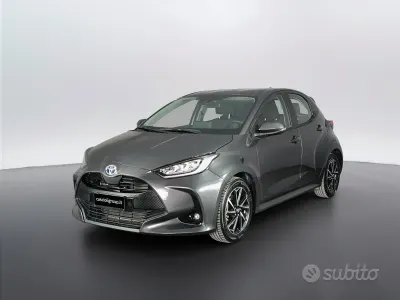 Usata Toyota Yaris Hybrid Trend 92 CV (67 kW) 2022 Dark grey met Berlina
