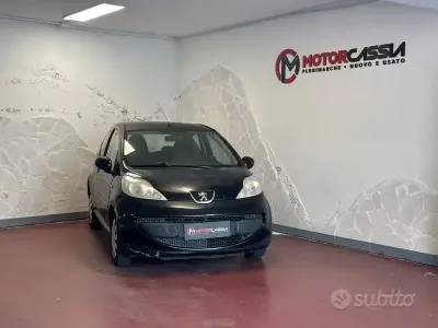 Käytetty Peugeot 107 68 HP (50 kW) 2006 Musta Viistoperä