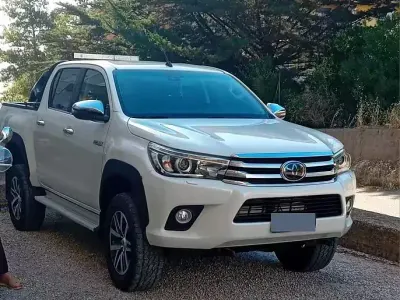 Usata Toyota HiLux 150 CV (110 kW) 2019 Bianco Pick-up
