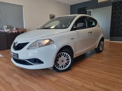 Usata Lancia Ypsilon Gold 69 CV (50 kW) 2016 Bianco Utilitaria
