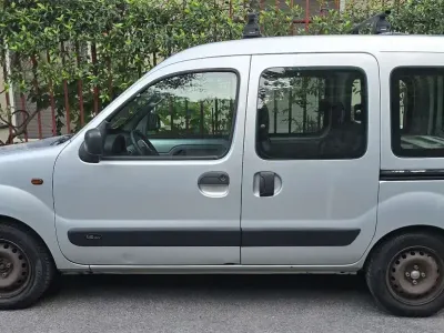 Usata Renault Kangoo Privilege 95 CV (69 kW) 2003 Grigio Monovolume