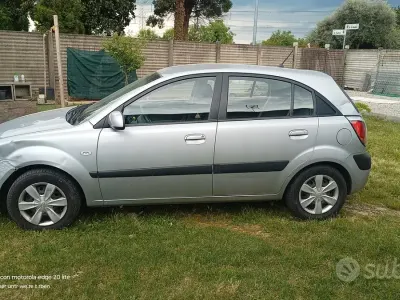 Usata Kia Rio 110 CV (80 kW) 2007 Grigio Berlina