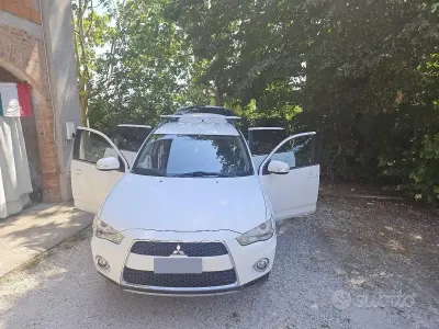 Usata Mitsubishi Outlander 156 CV (114 kW) 2012 Bianco SUV