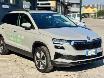 Usata Skoda Karoq Executive 150 CV (110 kW) 2023 Grigio acciaio SUV