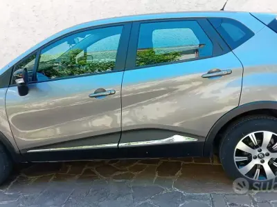Usata Renault Captur Zen 90 CV (66 kW) 2016 Grigio SUV