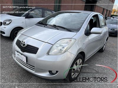 Usata Toyota Yaris 69 CV (50 kW) 2008 Argento Berlina