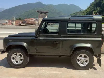 Usata Land Rover Defender SE 122 CV (89 kW) 2008 Verde Station wagon
