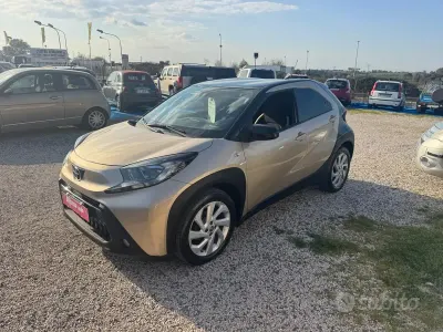 Usata Toyota Aygo X 72 CV (52 kW) 2022 Beige SUV