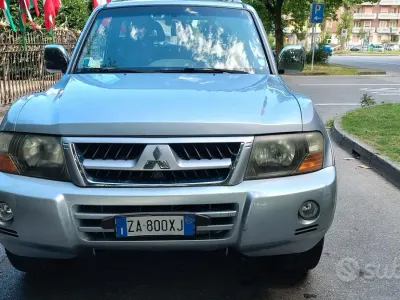 Usata Mitsubishi Pajero Intense 160 CV (117 kW) 2005 Grigio SUV