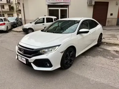 Begagnad Honda Civic Elegance 120 HK (88 kW) 2018 Vit Sedan