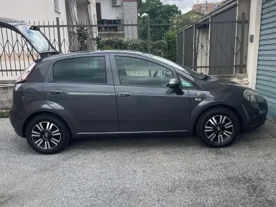 Usata Fiat Punto Young 69 CV (50 kW) 2015 Utilitaria