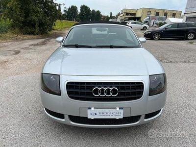 Usata Audi TT Roadster Ambiente 179 CV (131 kW) 2005 Argento Cabrio