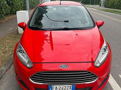 Usata Ford Fiesta 101 CV (74 kW) 2015 Rosso Utilitaria