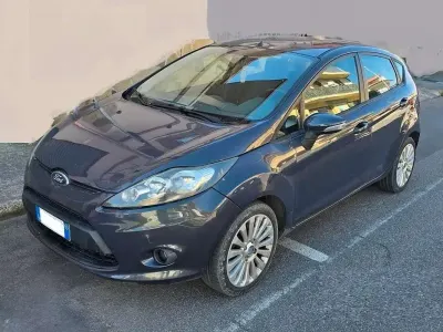 Begagnad Ford Fiesta Titanium 71 HK (52 kW) 2011 Blå Sedan