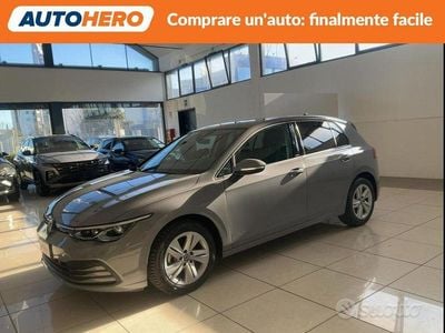 Usata VW Golf VIII Life 110 CV (80 kW) 2021 Grigio Berlina