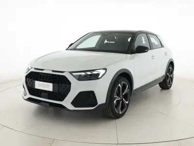 Nuova Audi A1 Comfort 116 CV (85 kW) 2026 Bianco ghiaccio metallizzato nero mito metallizzato SUV